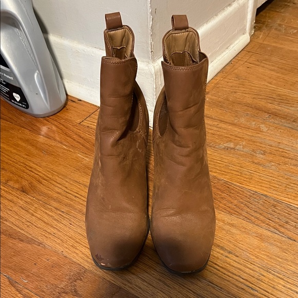 Source Unknown Tan Leather Block Heel Chelsea Booties - Picture 5 of 6